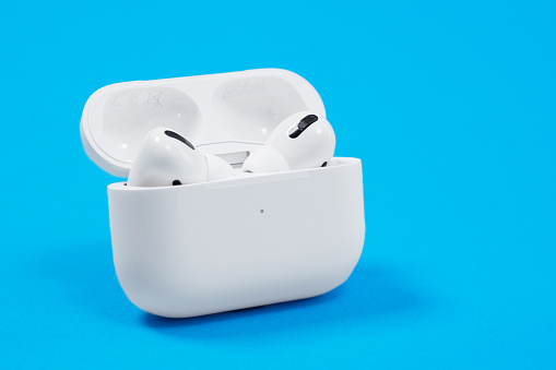 difference between AirPods 1 and 2